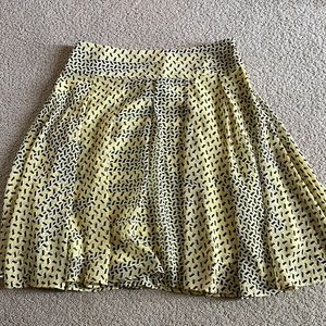 Fun and flirty yellow skirt
